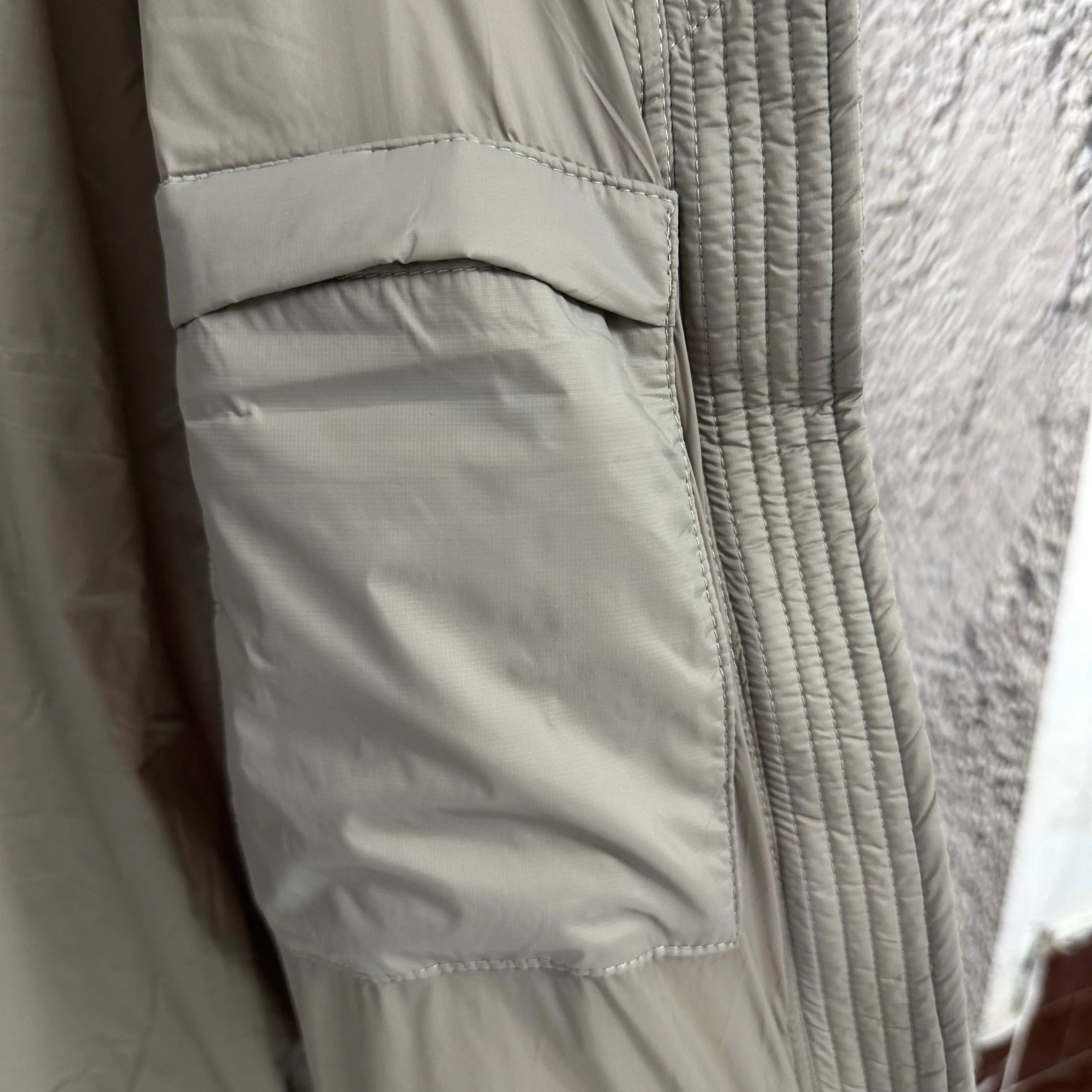 P960 𝙉𝙚𝙬⚜️ CANADA*GOOSE Canada Goose 25-year winter light down jacket, 90 white duck down filling, windproof and wear-resistant, splicing design upper body effect does not appear bloated Color: Apricot Black Size: 48-56